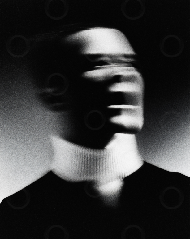 Mnochrome portrait of a blurred man.